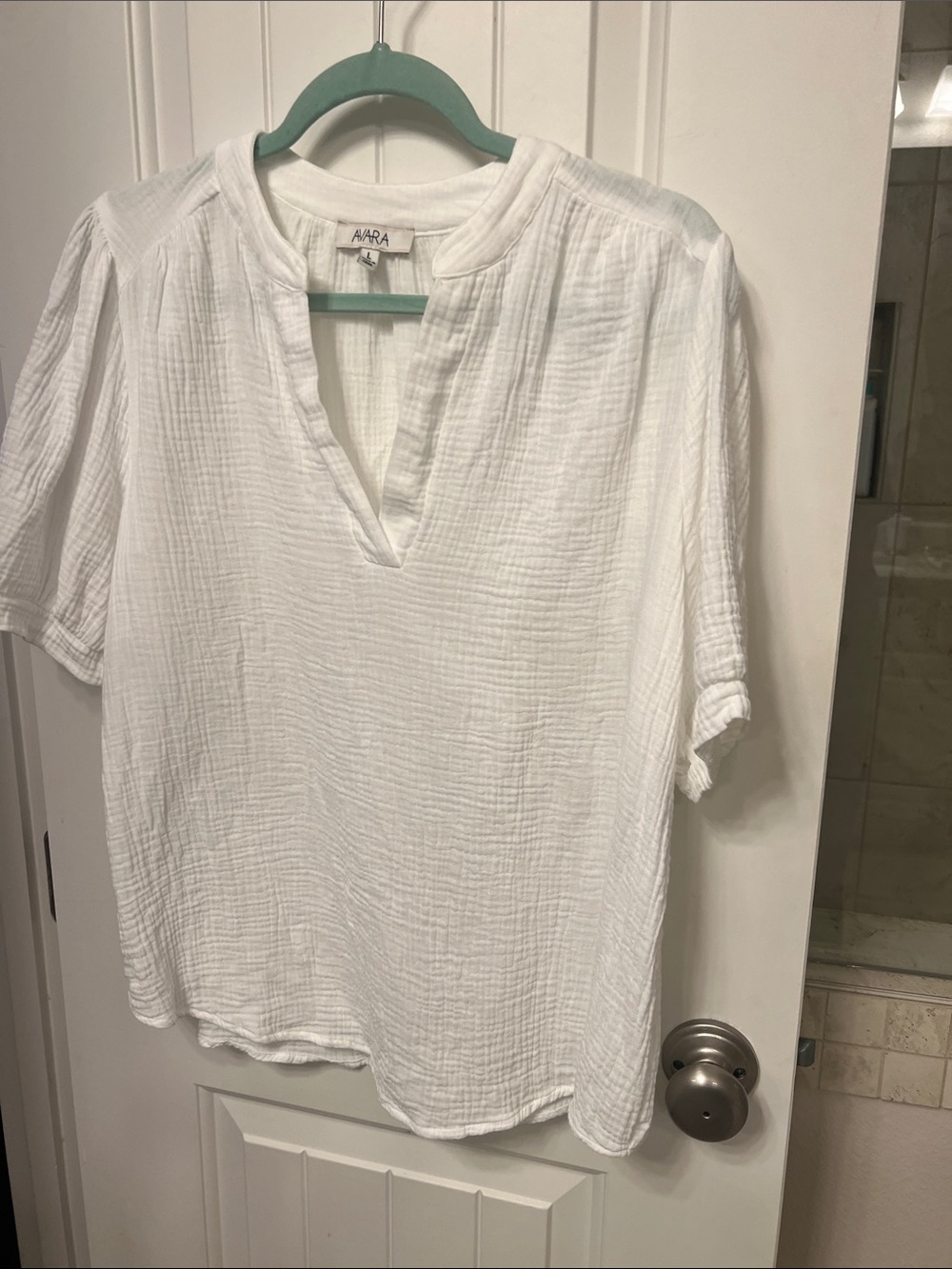 Avatar White Gauze Split-Neck Short Sleeve Top